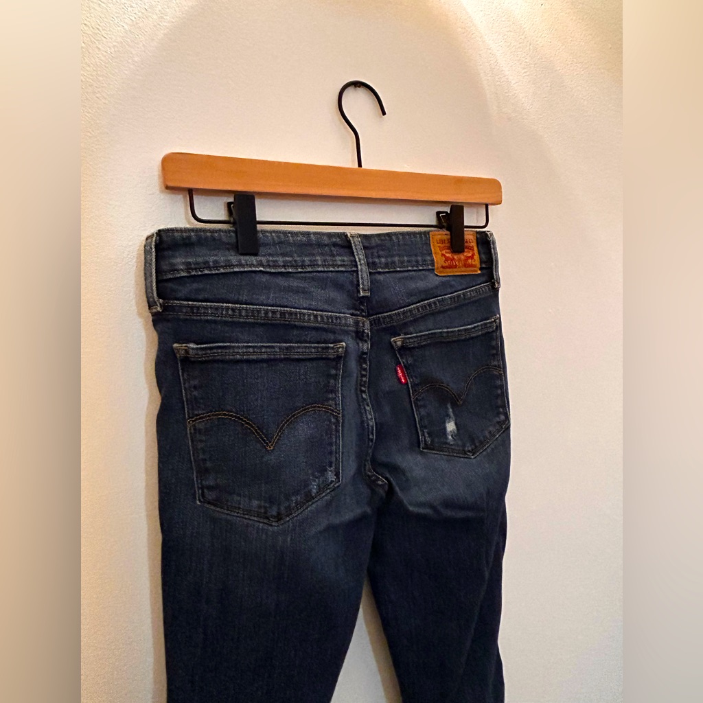 711 Levi Skinny